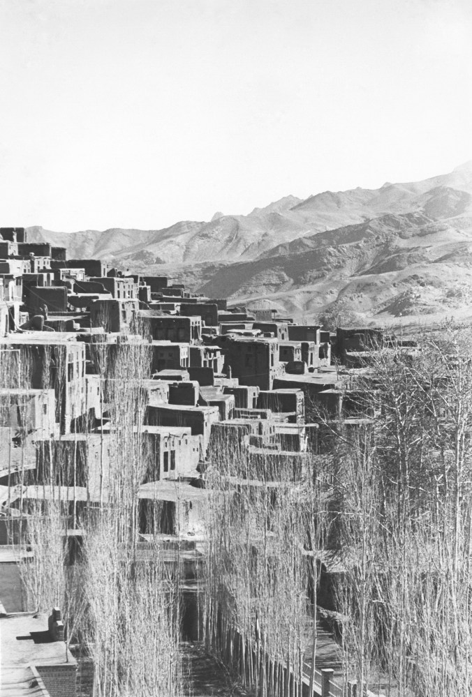 01 Abyaneh from W, 1978.01.16 roll 11-34