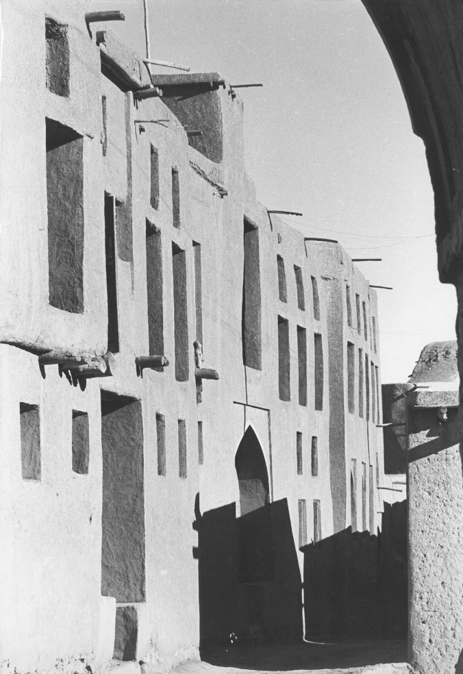 04 Esmeh, from Ateshgah to E, 1978.01.14 roll 06-09