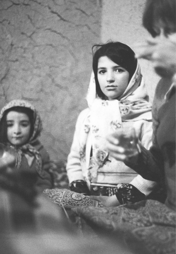 27 daughters of family Moslemi 1978.01.17 roll 19-17