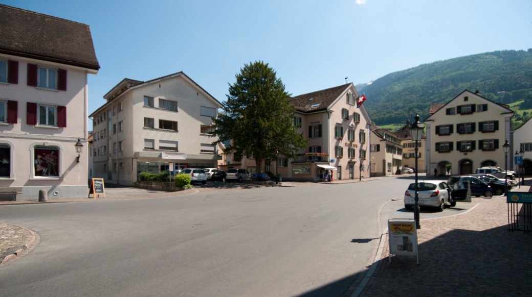 Platz, Freihaltezone mit Eibe_DSC0023_2